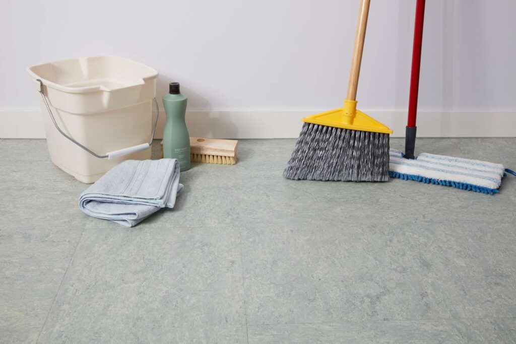best way to clean bathroom linoleum floor